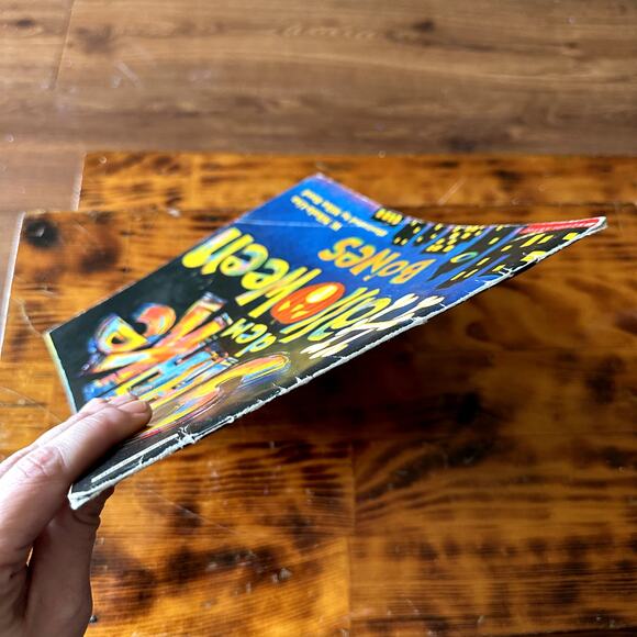 Vintage 1998 Shake Dem Halloween Bones Paperback Book - Picture 8 of 8